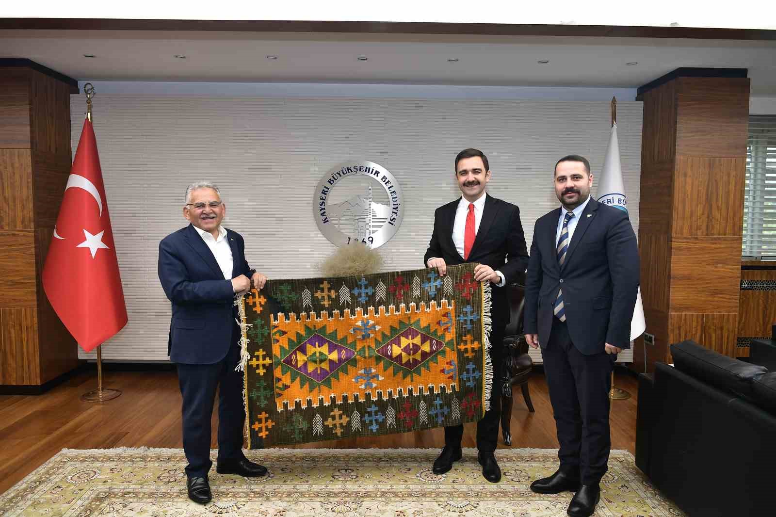 KAYSERİ BÜYÜKŞEHİR BELEDİYE BAŞKANI DR. MEMDUH BÜYÜKKILIÇ, ÖZ-TAŞIMA İŞ SENDİKASI