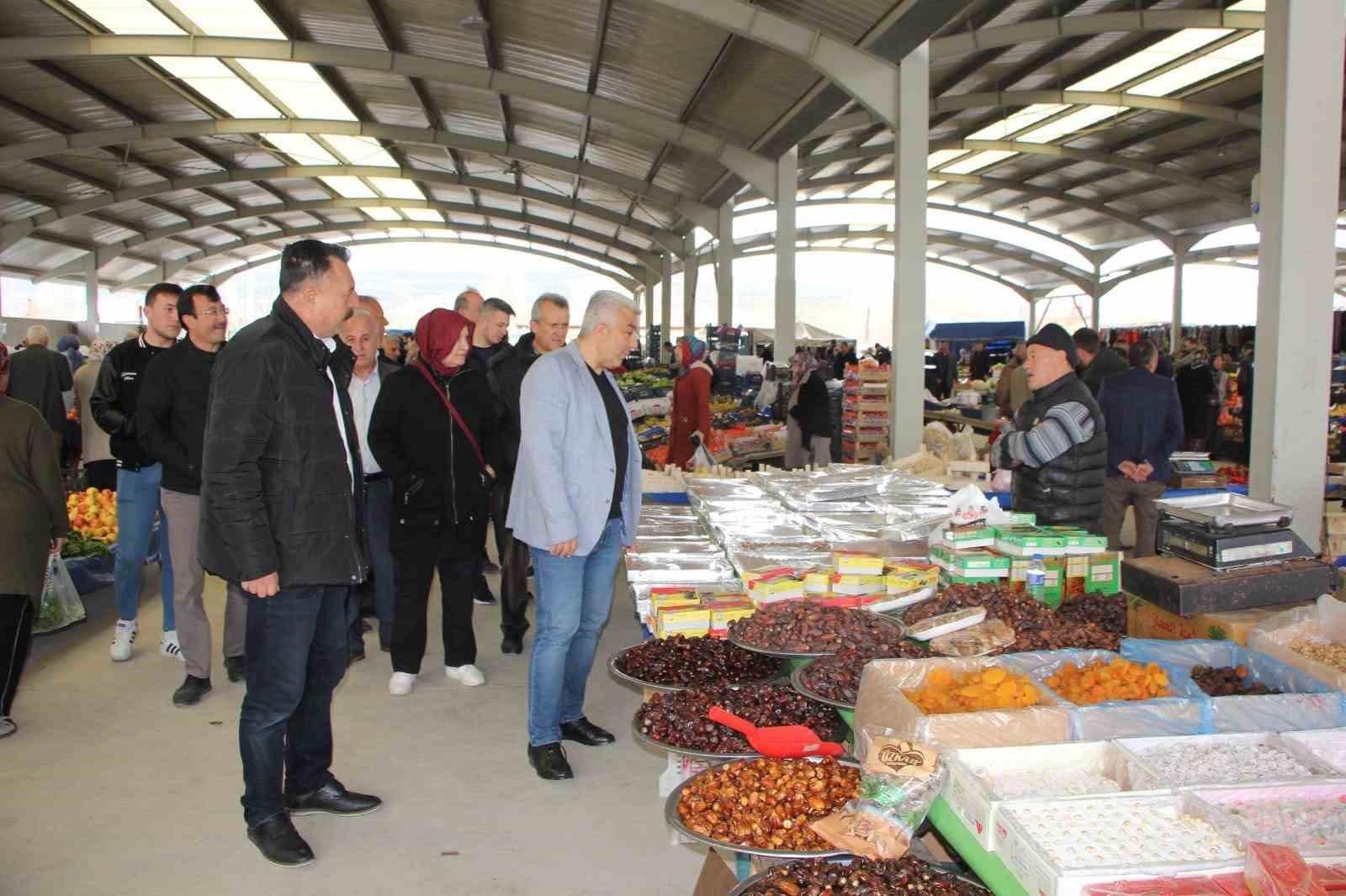 BAŞKAN ÇALIŞKAN, PAZAR ESNAFI VE VATANDAŞLARLA BİR ARAYA GELDİ