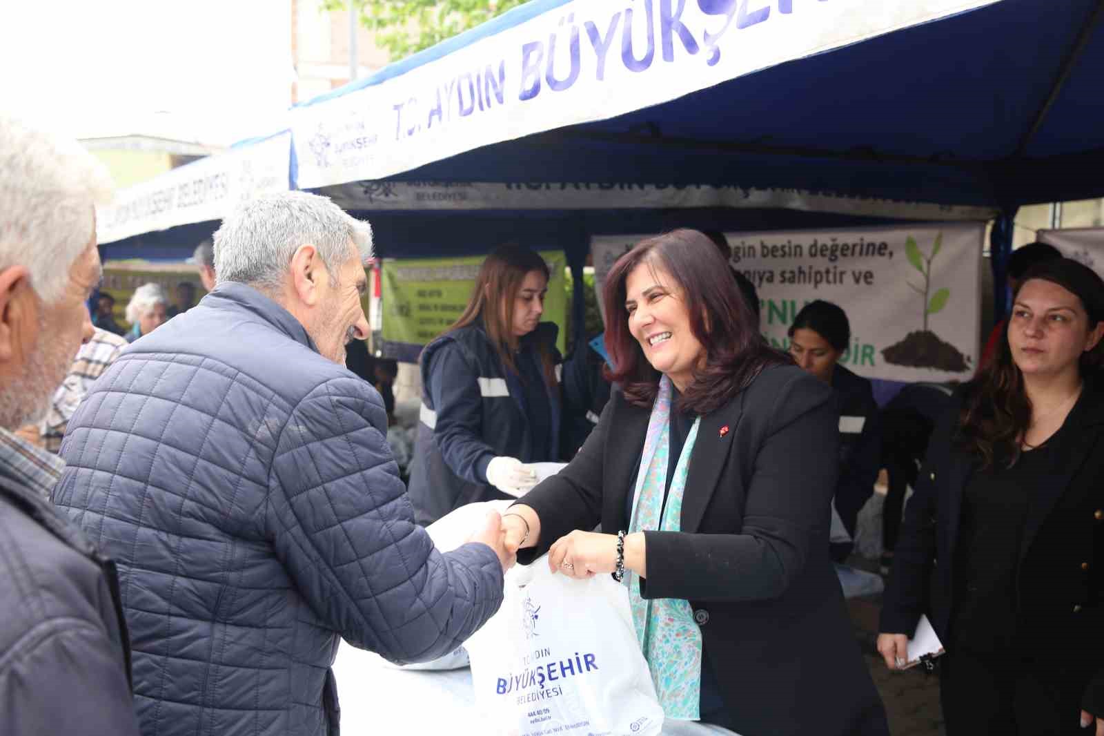 FİDAN DAĞITIMINDA BAŞKAN ÇERÇİOĞLU'NA CUMHURİYET HALK PARTİSİ AYDIN MİLLETVEKİLİ SÜLEYMAN