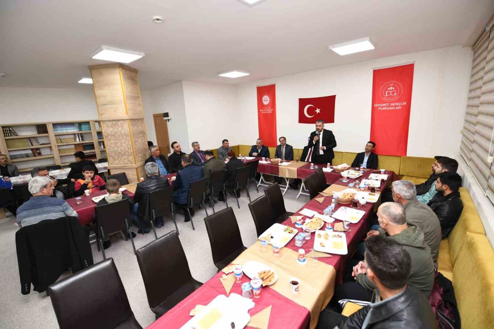 PURSAKLAR BELEDİYE BAŞKANI ERTUĞRUL ÇETİN, DEPREM BÖLGELERİNDEN PURSAKLAR’A GELEN DEPREMZEDELERLE