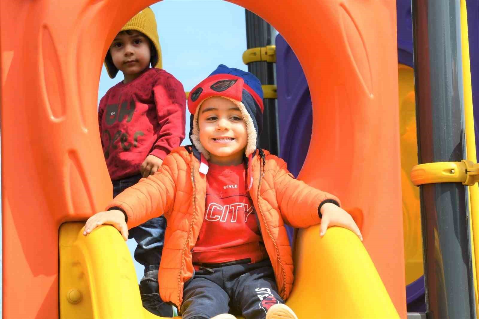 AMSUN BÜYÜKŞEHİR BELEDİYESİ, KENT GENELİNDE PARK ÇALIŞMALARINI YOĞUN OLARAK SÜRDÜRÜRKEN