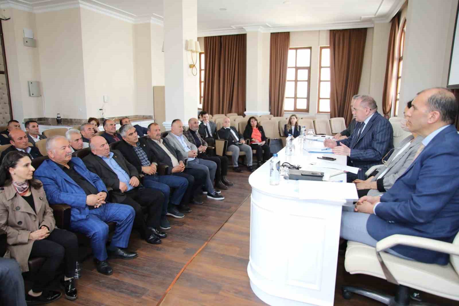 ATAKUM İLÇESİNDEKİ 56 MAHALLE MUHTARIYLA BİR ARAYA GELEN SAMSUN BÜYÜKŞEHİR