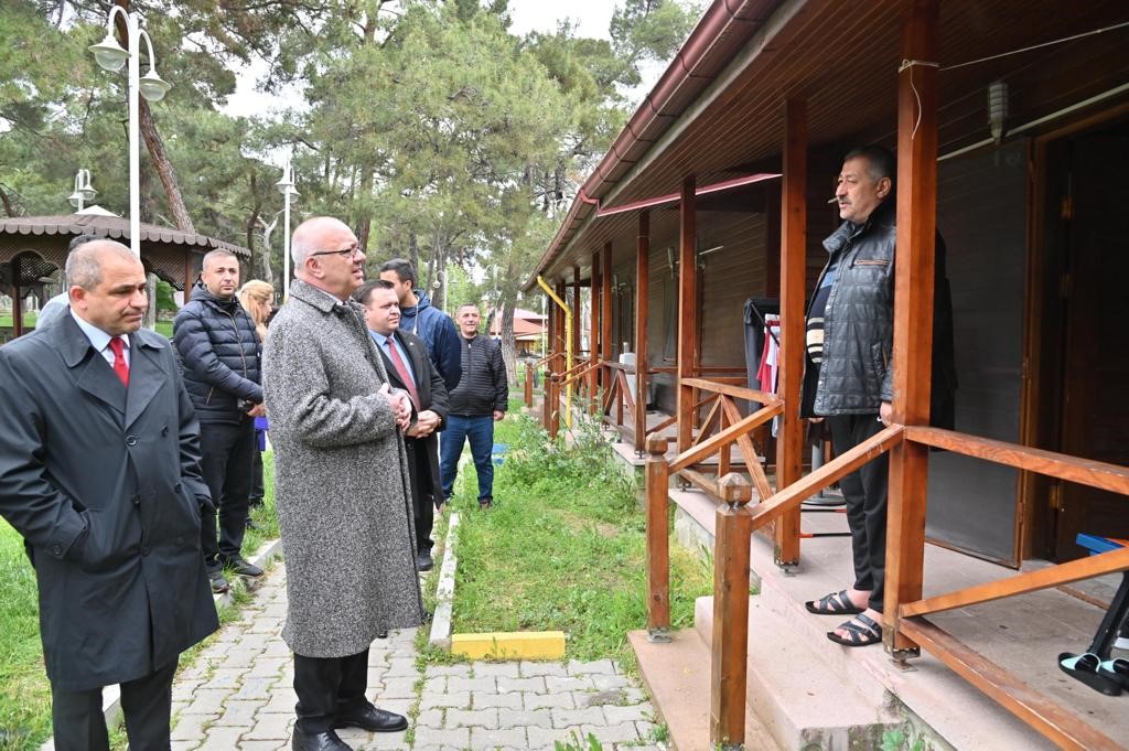 MANİSA BÜYÜKŞEHİR BELEDİYE BAŞKANI CENGİZ ERGÜN, KIRKAĞAÇ’TA DEPREMZEDE AİLELERİ ZİYARET