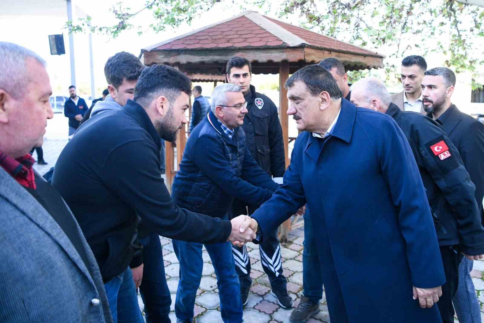 MALATYA BÜYÜKŞEHİR BELEDİYE BAŞKANI SELAHATTİN GÜRKAN, RAMAZAN BAYRAMI’NIN BİRİNCİ GÜNÜNDE