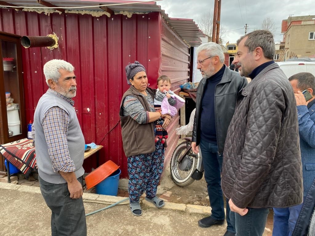 GÜRSU BELEDİYE BAŞKANI MUSTAFA IŞIK, DEPREM BÖLGESİNDEKİ ZİYARETLERİNE DEVAM EDİYOR.