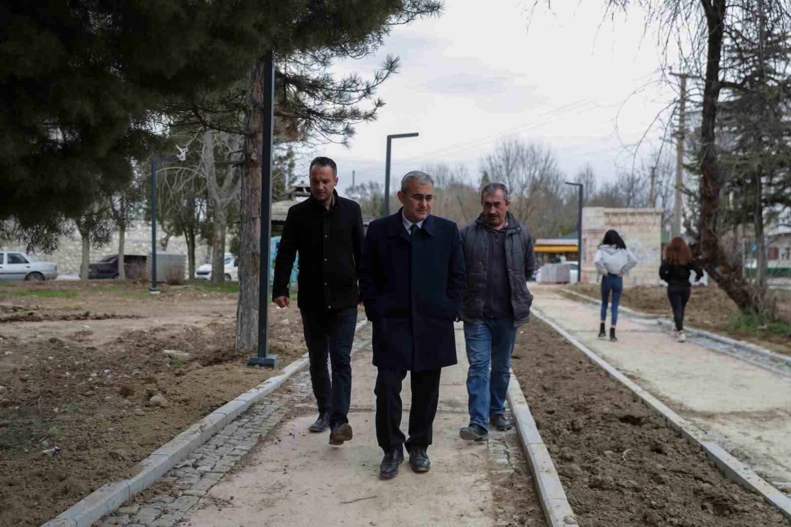 KÜTAHYA BELEDİYE BAŞKANI ALİM IŞIK, ÇALIŞMALARDA SONA YAKLAŞILAN MALTEPE PARKI’NDA