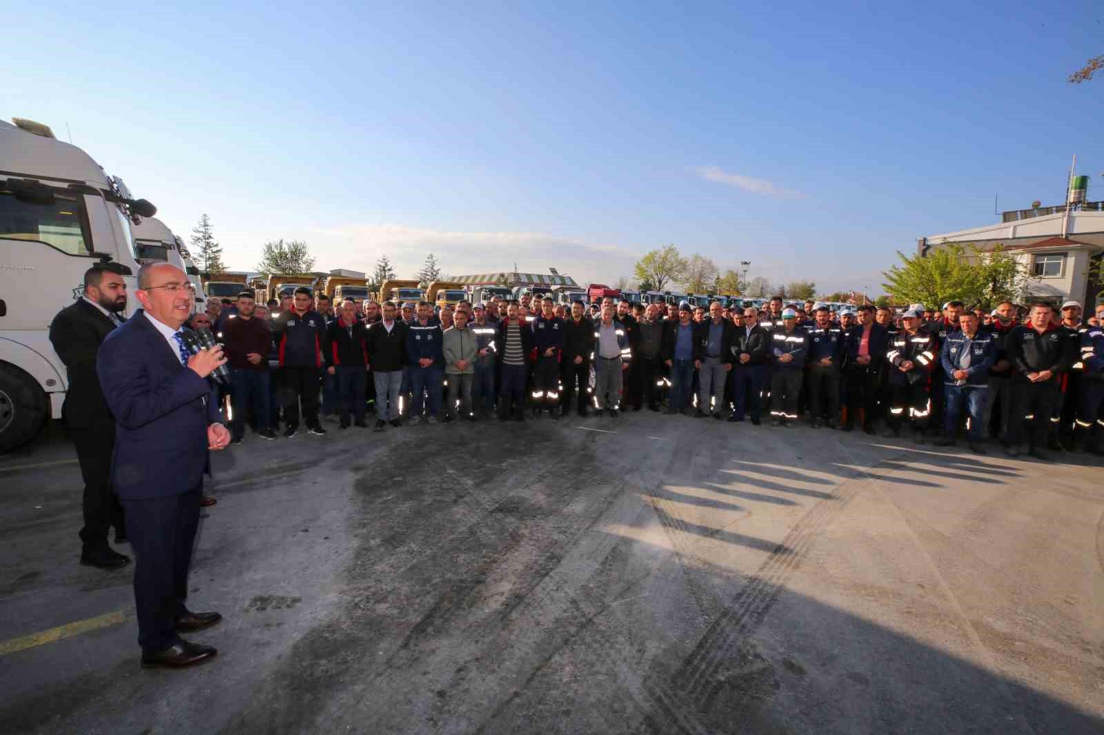MERAM İLÇE BELEDİYE BAŞKANI MUSTAFA KAVUŞ, VATANDAŞLARIN RAHAT BİR BAYRAM