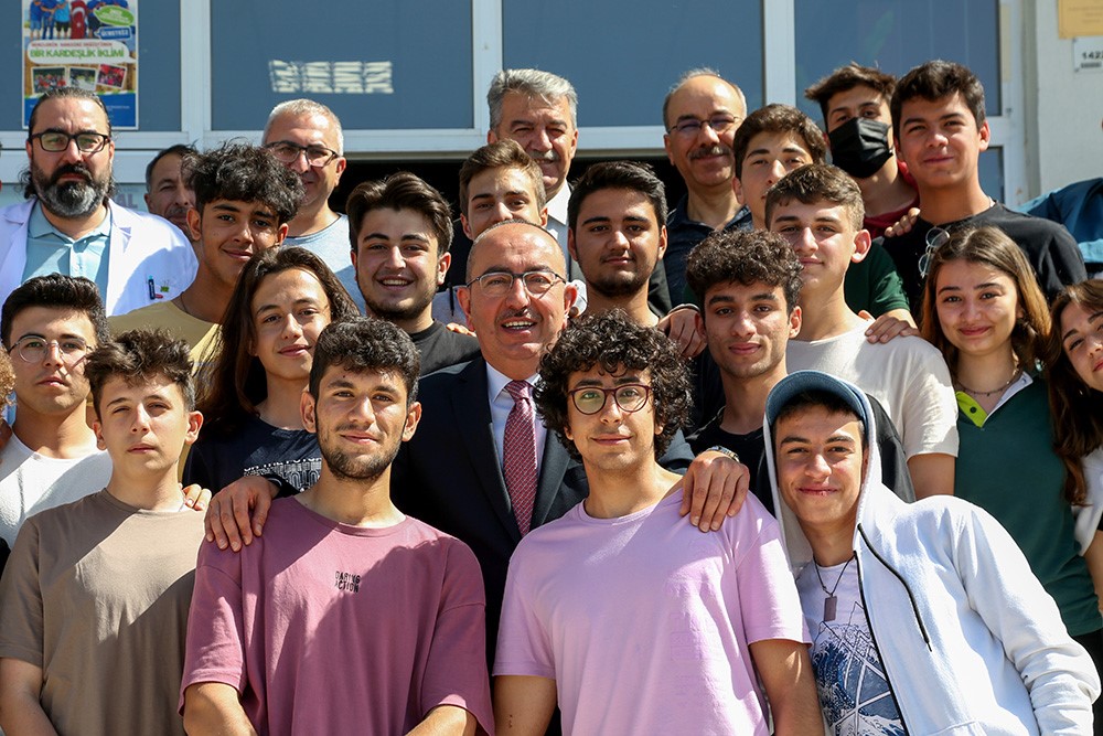 KONYA’NIN MERKEZ MERAM İLÇE BELEDİYESİ’NDEN YÜKSEKÖĞRETİM KURUMLARI SINAVI’NA (YKS) GİRECEK