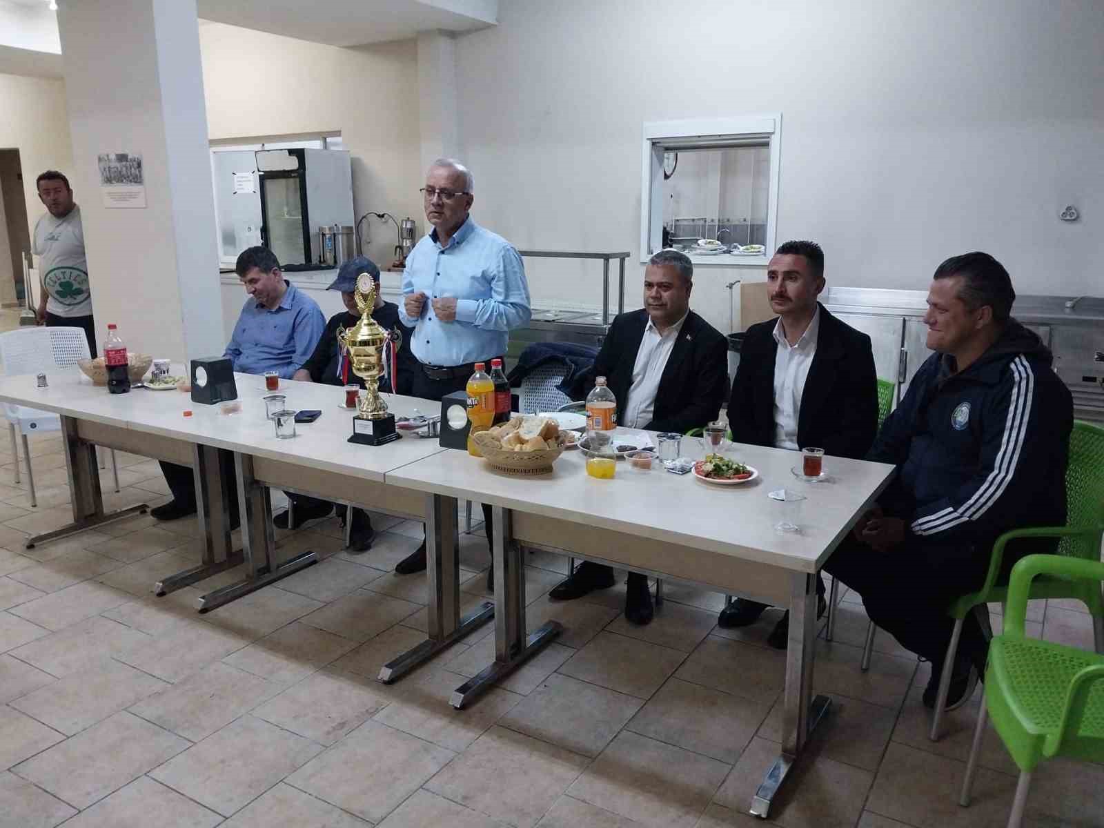 SALİHLİ BELEDİYE BAŞKANI ZEKİ KAYDA, YEREL LİGDE MANİSA ŞAMPİYONU OLAN
