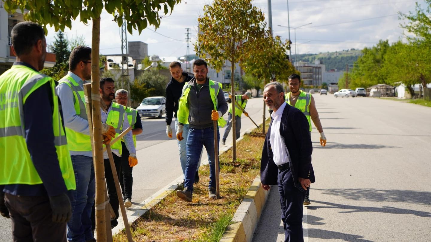 ADIYAMAN BELEDİYE BAŞKANI SÜLEYMAN KILINÇ, YARALARI SARMAK İÇİN GAYRETLE ÇALIŞAN
