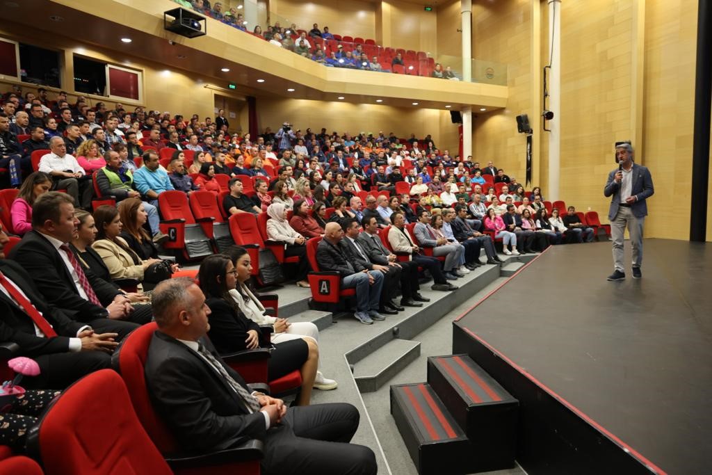 MARMARİS BELEDİYESİ’NİN 4 YILLIK ÇALIŞMALARIYLA İLGİLİ DÜZENLENEN SUNUMDA BELEDİYE PERSONELİNE