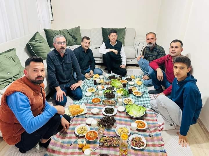 NAZİLLİ BELEDİYE BAŞKANI KÜRŞAT ENGİN ÖZCAN, İFTARINI DEPREMİN ARDINDAN ADIYAMAN’DAN