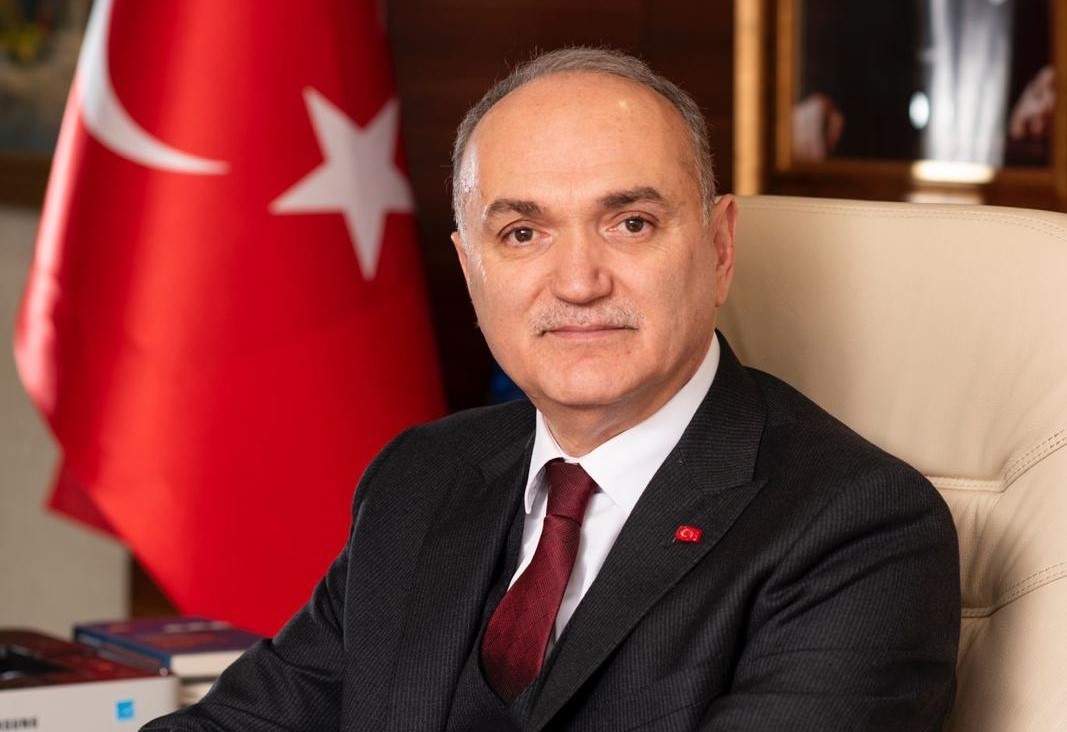 DÜZCE BELEDİYE BAŞKANI DR. FARUK ÖZLÜ, 1 MAYIS DOLAYISIYLA YAYIMLADIĞI