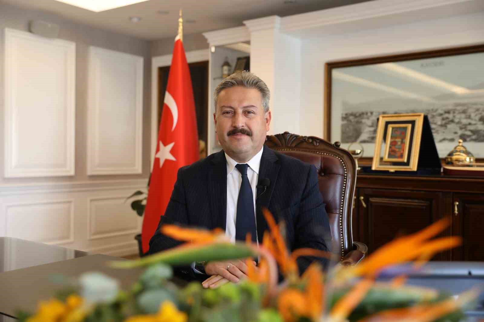 MELİKGAZİ BELEDİYE BAŞKANI DR. MUSTAFA PALANCIOĞLU, KADİR GECESİ DOLAYISIYLA BİR