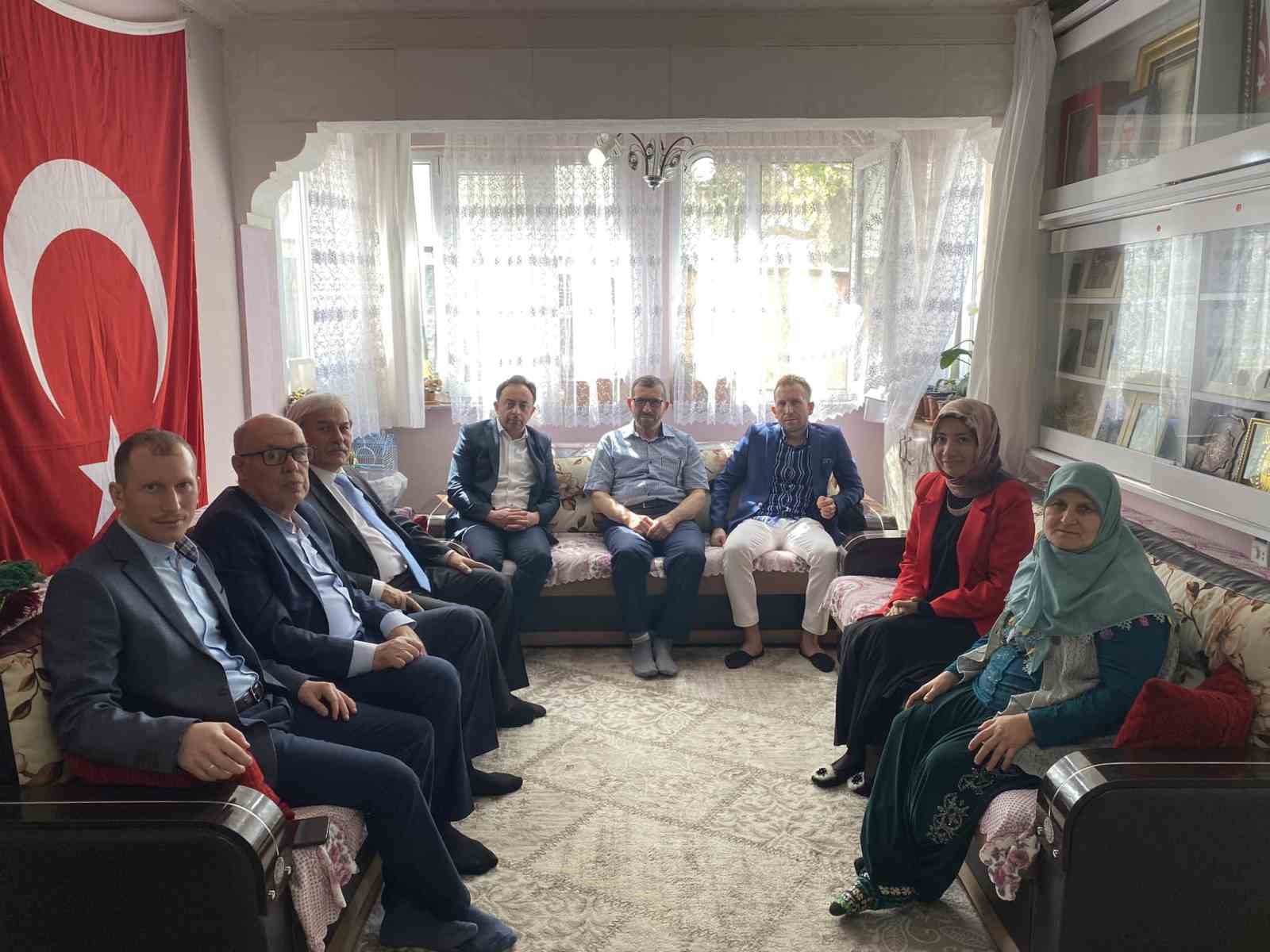 OSMANELİ BELEDİYE BAŞKANI MÜNÜR ŞAHİN, İLÇEDE YAŞAYAN ŞEHİT AİLELERİYLE BİR