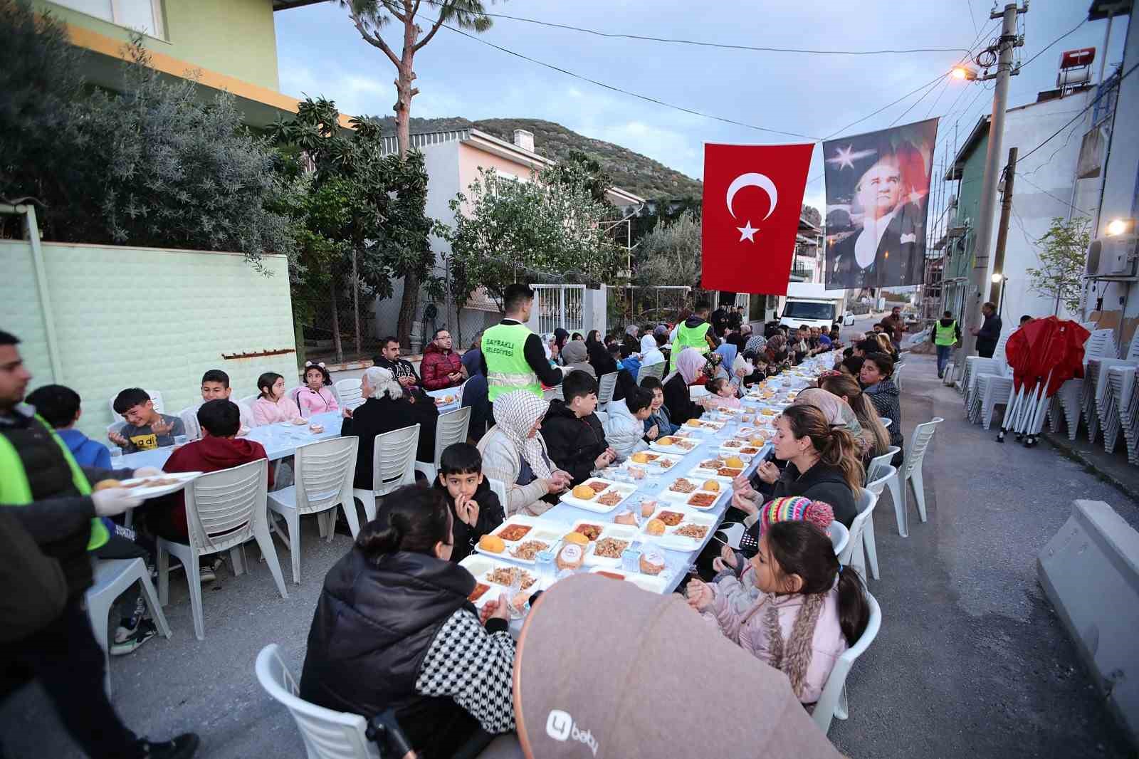 BAYRAKLI BELEDİYE BAŞKANI SERDAR SANDAL, KAHRAMANMARAŞ MERKEZLİ DEPREMDEN ETKİLENEREK BAYRAKLI’YA