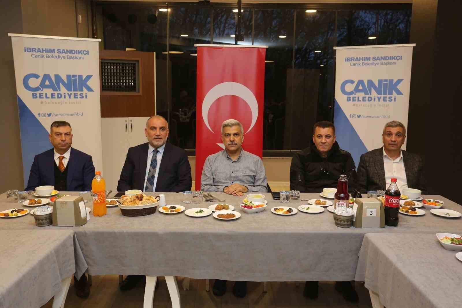 EMNİYET MENSUPLARIYLA İFTARDA BİR ARAYA GELEN CANİK BELEDİYE BAŞKANI İBRAHİM