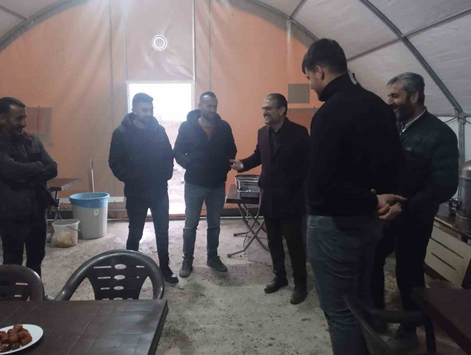 Başkan Suer TOKİ şantiyesinde işçilerle iftar yaptı