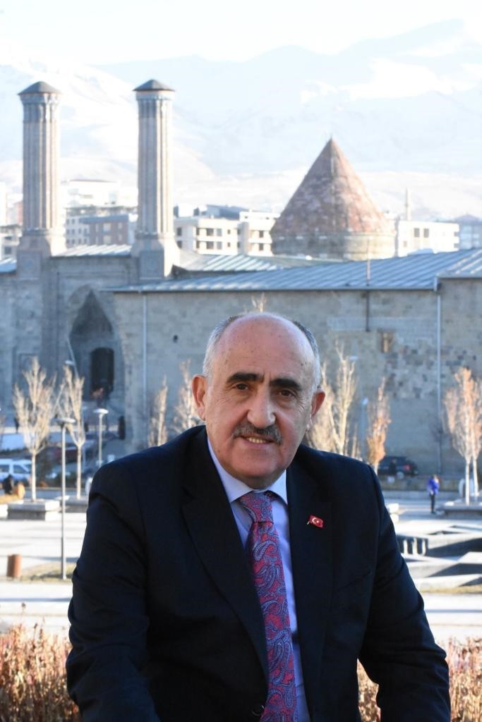 ERZURUM KENT KONSEYİ BAŞKANI HÜSEYİN TANFER, RAMAZAN BAYRAMI NEDENİYLE KUTLAMA