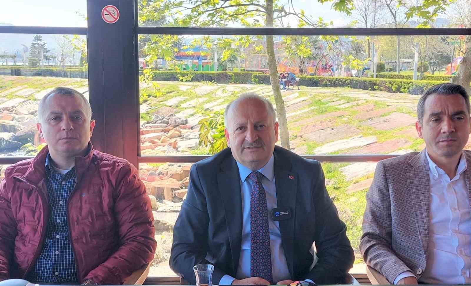 ÜNYE BELEDİYE BAŞKANI HÜSEYİN TAVLI (ORTA)