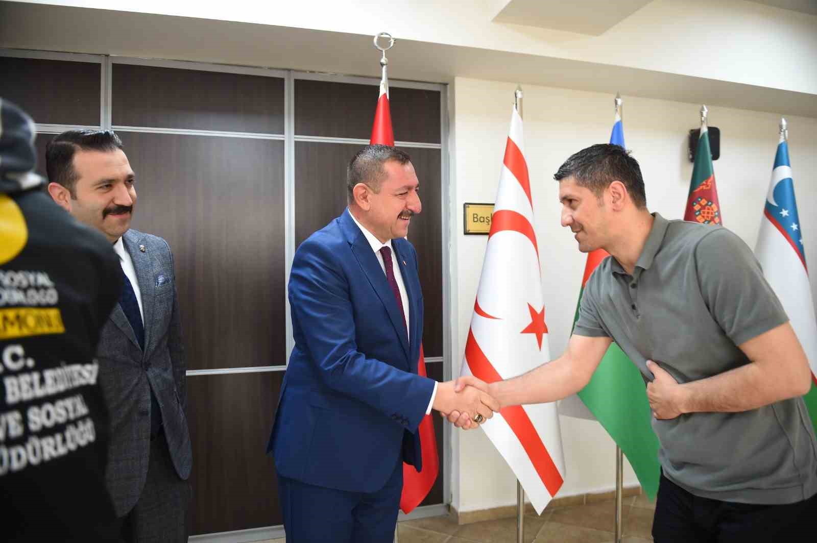 KASTAMONU BELEDİYE BAŞKANI OP. DR. RAHMİ GALİP VİDİNLİOĞLU, BELEDİYE PERSONELİ