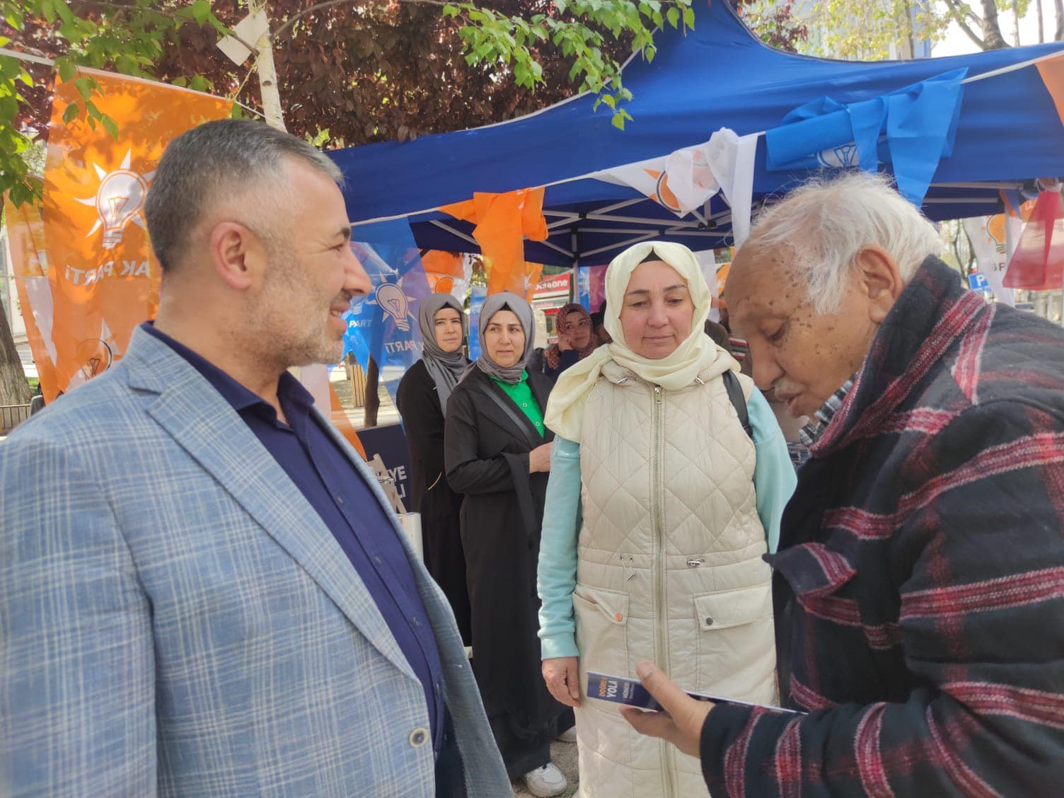 AK PARTİ BİLECİK İL BAŞKANI SERKAN YILDIRIM, VATANDAŞLAR İLE BİR