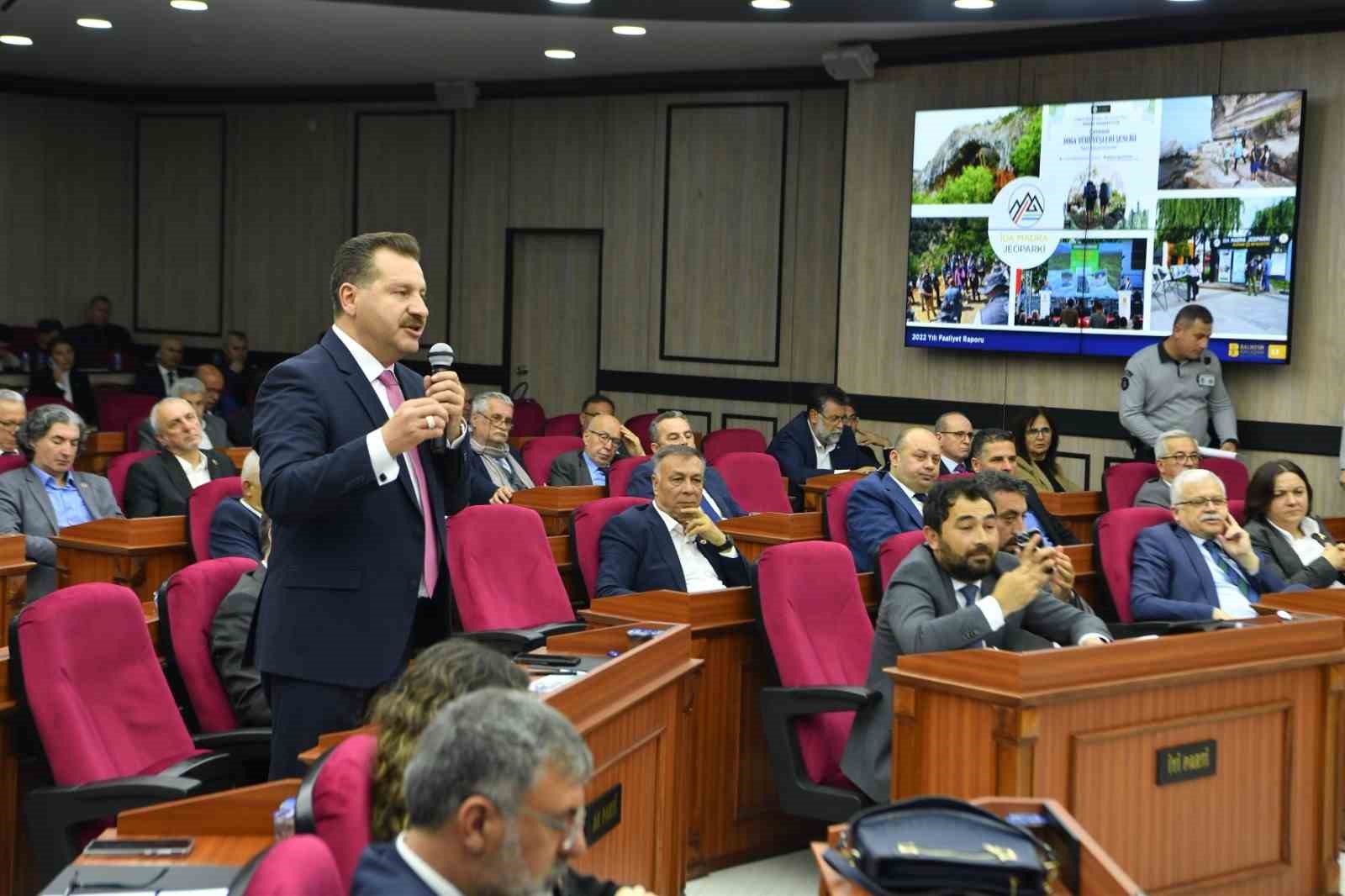 BAŞKAN YILMAZ, "HAVANDA SU DÖVMÜYORUZ, NETİCE ALIYORUZ"