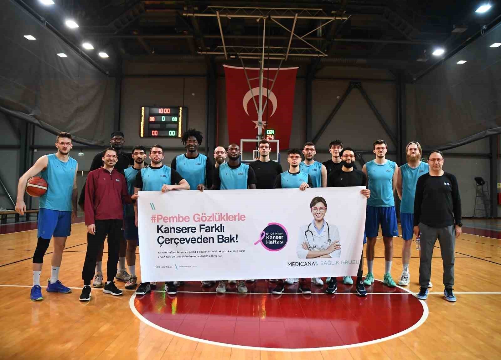 TOFAŞ BASKETBOL TAKIMI, KANSER HAFTASINDA FARKINDALIK OLUŞTURMAK İÇİN ANTRENMANA SPORCULAR