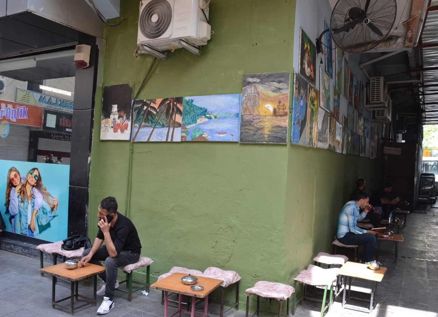 BATMAN’DA 30 YILDIR ÇAY OCAĞI İŞLETEN ESNAF, KİTAP OKUMAYI GELİŞTİRMEK
