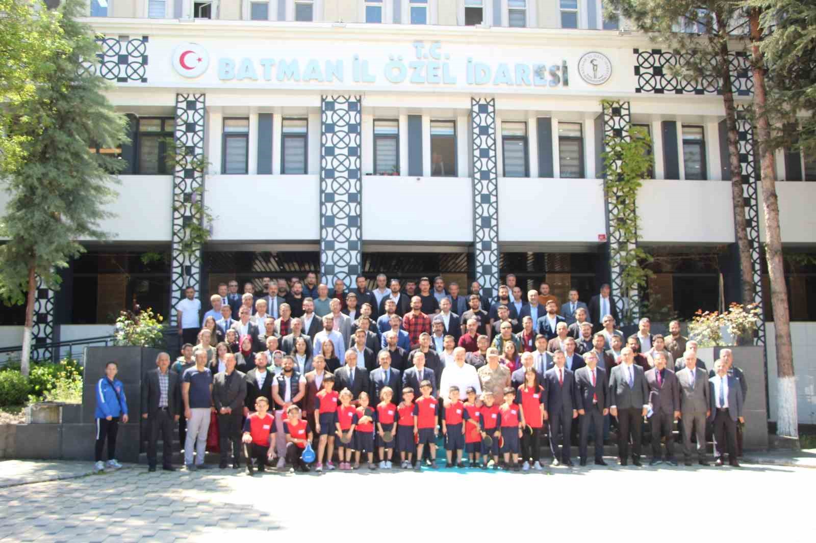 BATMAN’DA İLKÖĞRETİM VE ORTAÖĞRETİM OKULLARINA DAĞITILMAK ÜZERE İL ÖZER İDARE