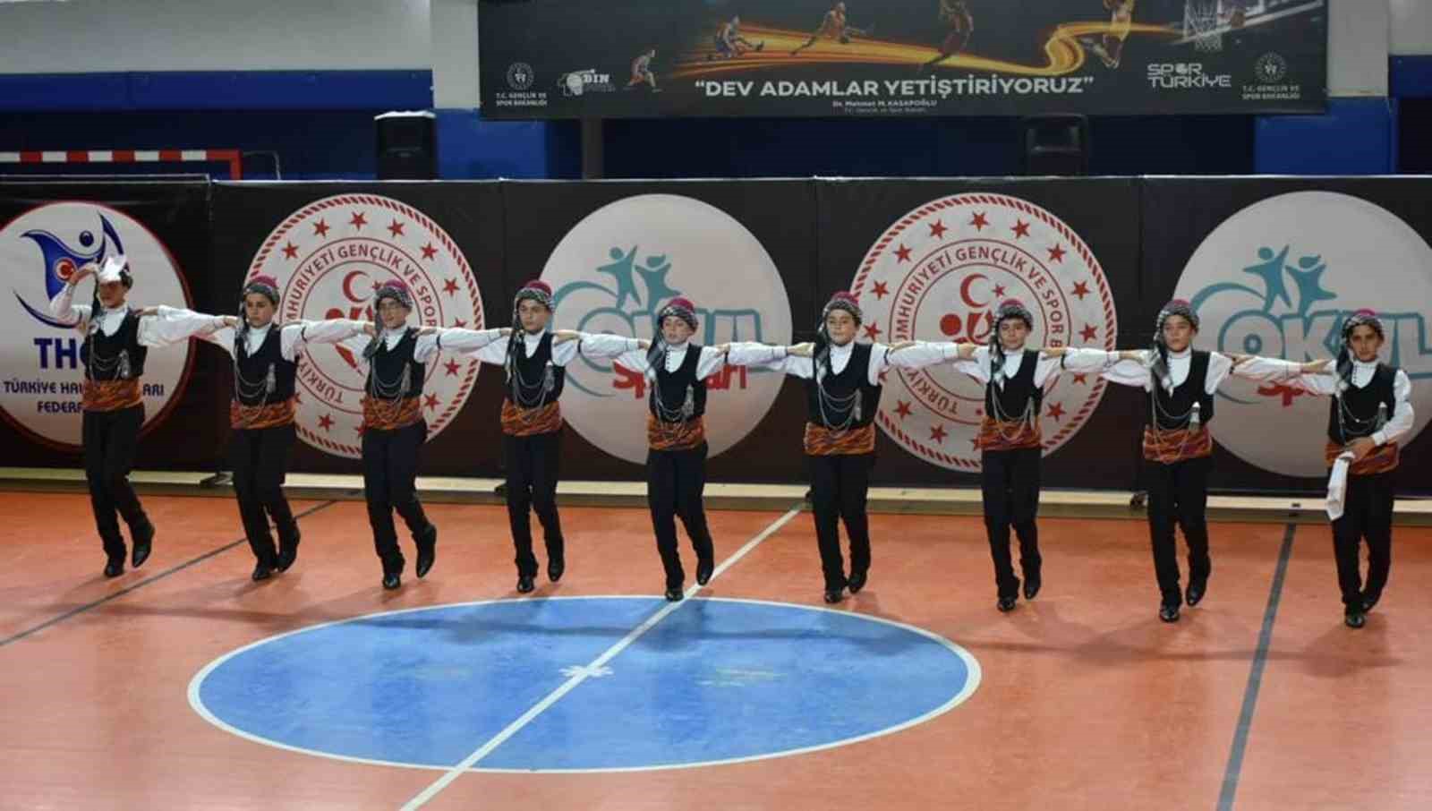 BAYBURT ORTAOKULU HALK OYUNLARI EKİBİ TÜRKİYE FİNALLERİNDE