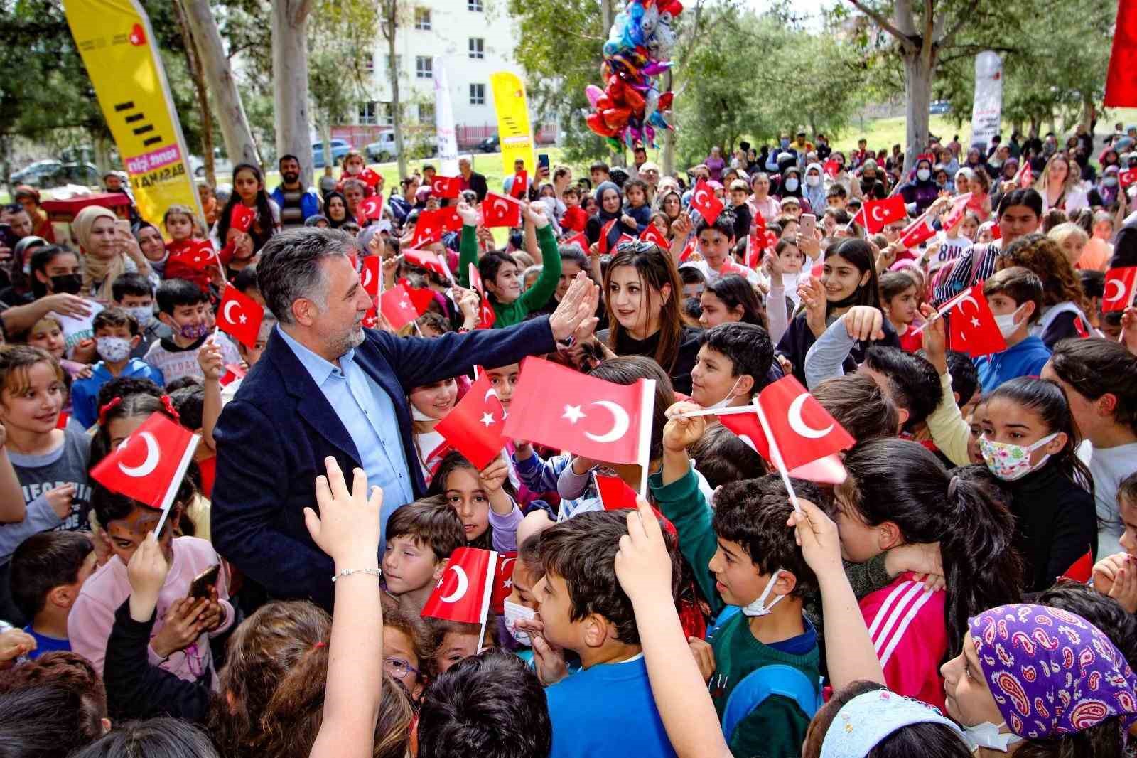 BAYRAKLI BELEDİYE BAŞKANI SERDAR SANDAL, “23 NİSAN COŞKUSUNU HAFTA BOYUNCA