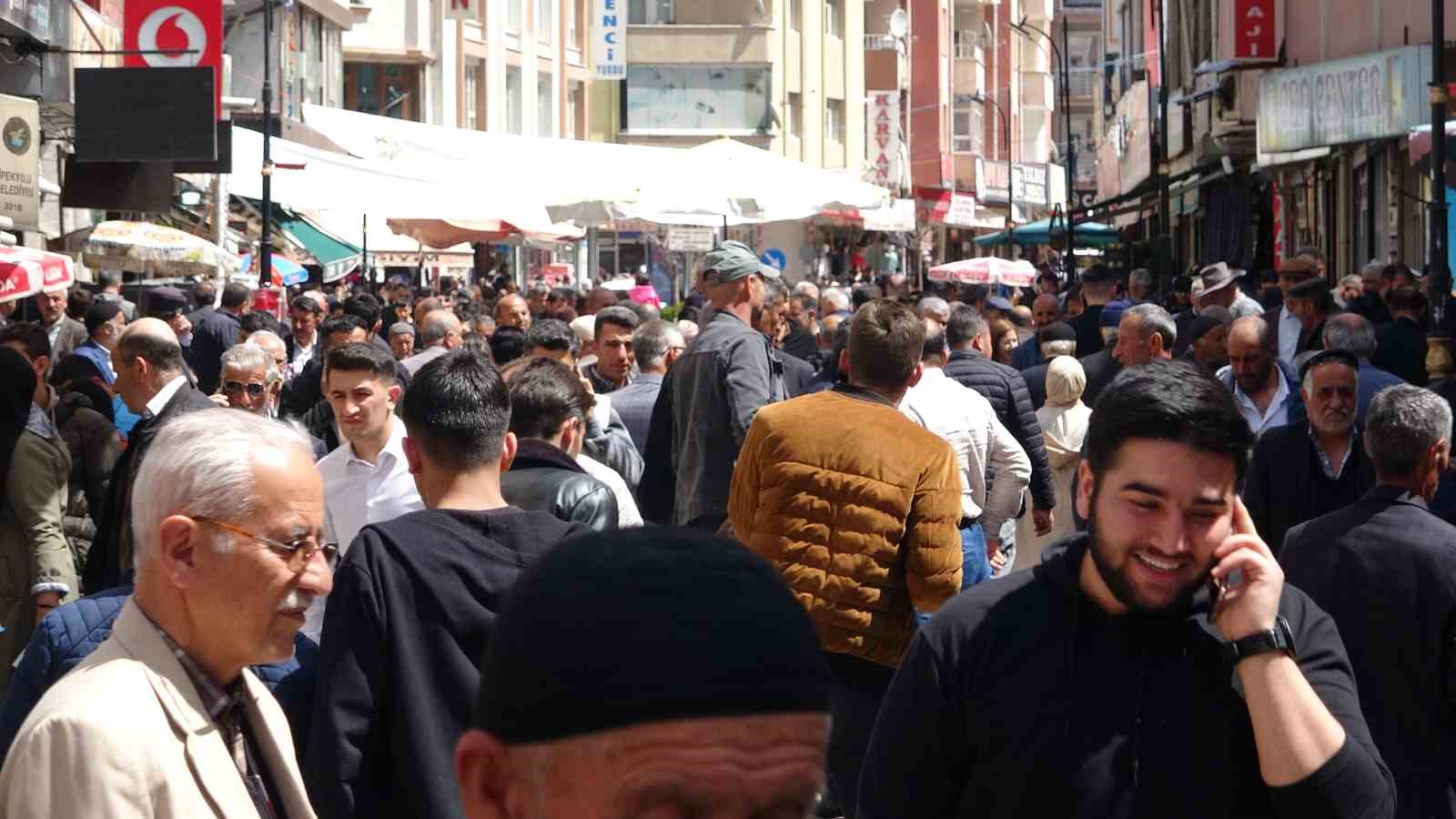 VAN'DA RAMAZAN BAYRAMI ÖNCESİ KENTİN EN İŞLEK CADDE VE SOKAKLARINDA