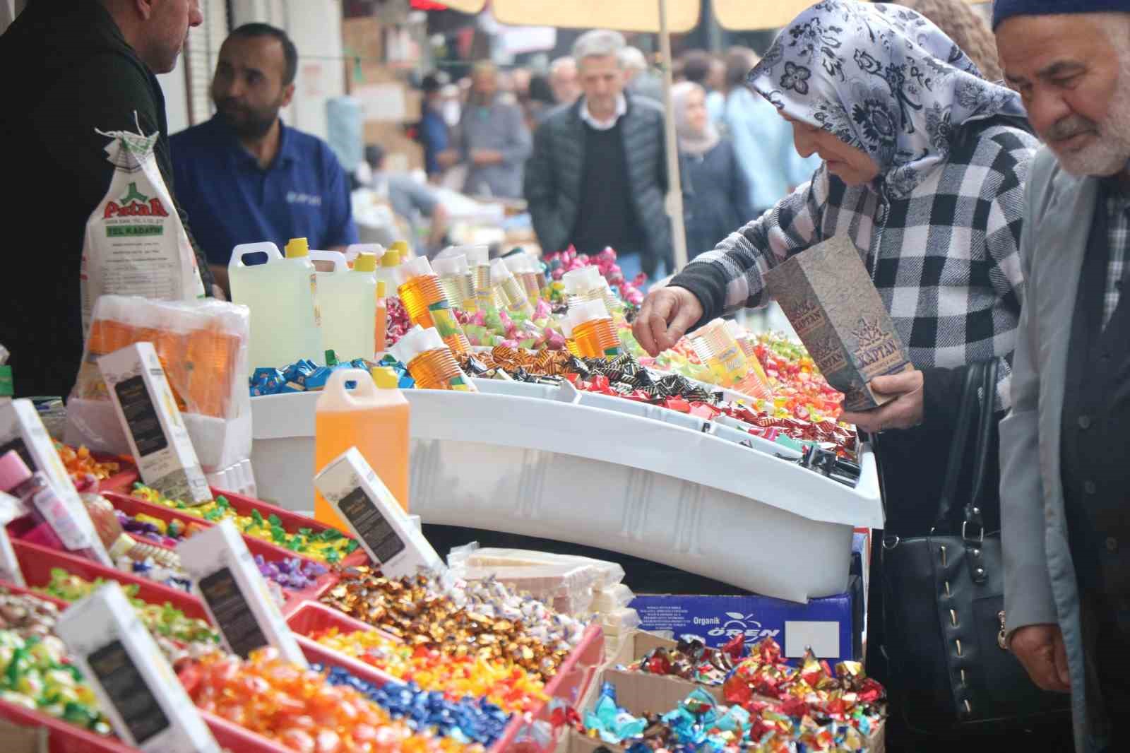 RAMAZAN BAYRAMI TÜM İSLAM ALEMİ TARAFINDAN 21 NİSAN CUMA GÜNÜ