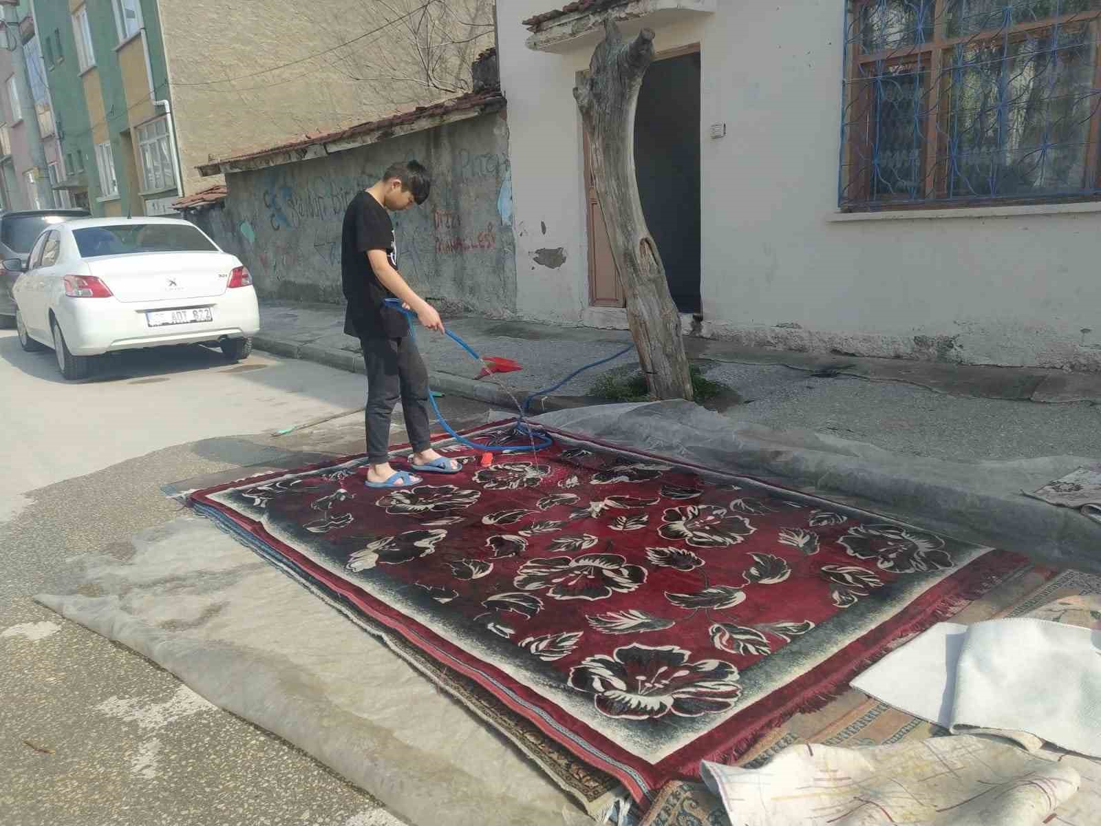 HERKES BU ZİYARETLER İÇİN; MUTFAK, SALON, PERDE, KOLTUK, CAMLARIN SİLİNMESİ,