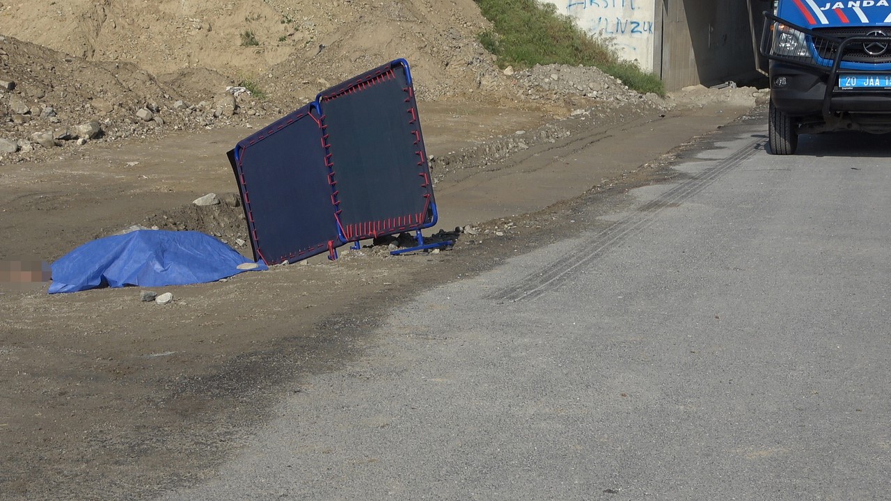40-50 YAŞ ARALIĞINDA OLDUĞU TAHMİN EDİLEN VE ÜZERİNDEN KİMLİK ÇIKMAYAN