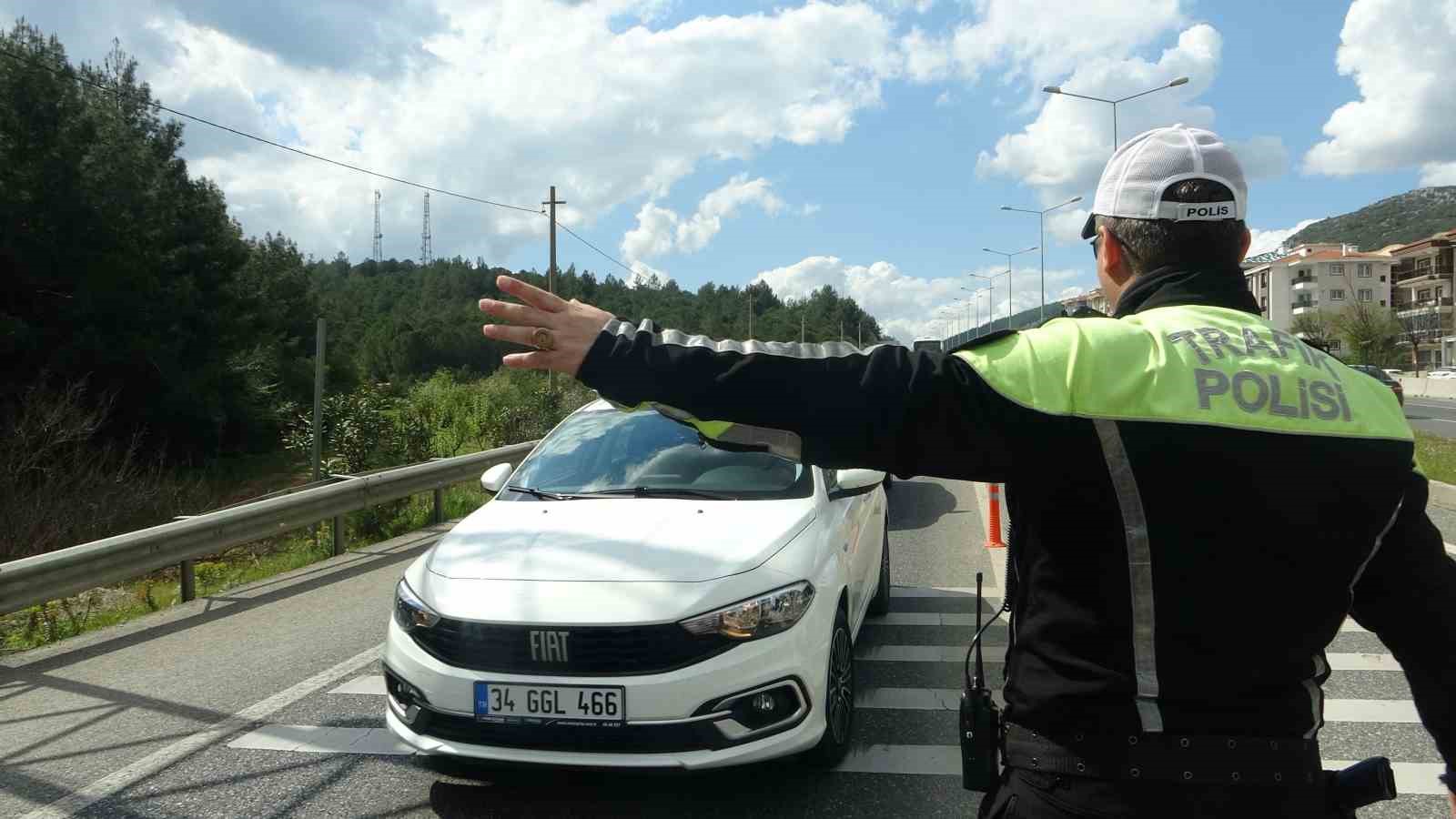 MUĞLA’DA TRAFİK EKİPLERİ TARAFINDAN RAMAZAN BAYRAMI TRAFİK TEDBİRLERİ DOĞRULTUSUNDA EMNİYET