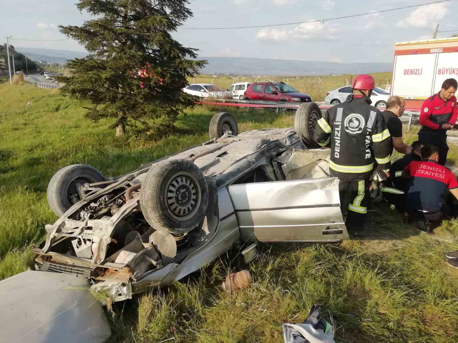 DENİZLİ’NİN SARAYKÖY İLÇESİNDE BAYRAM ZİYARETİNDEN DÖNEN AİLENİN İÇERİSİNDE BULUNDUĞU ARACIN