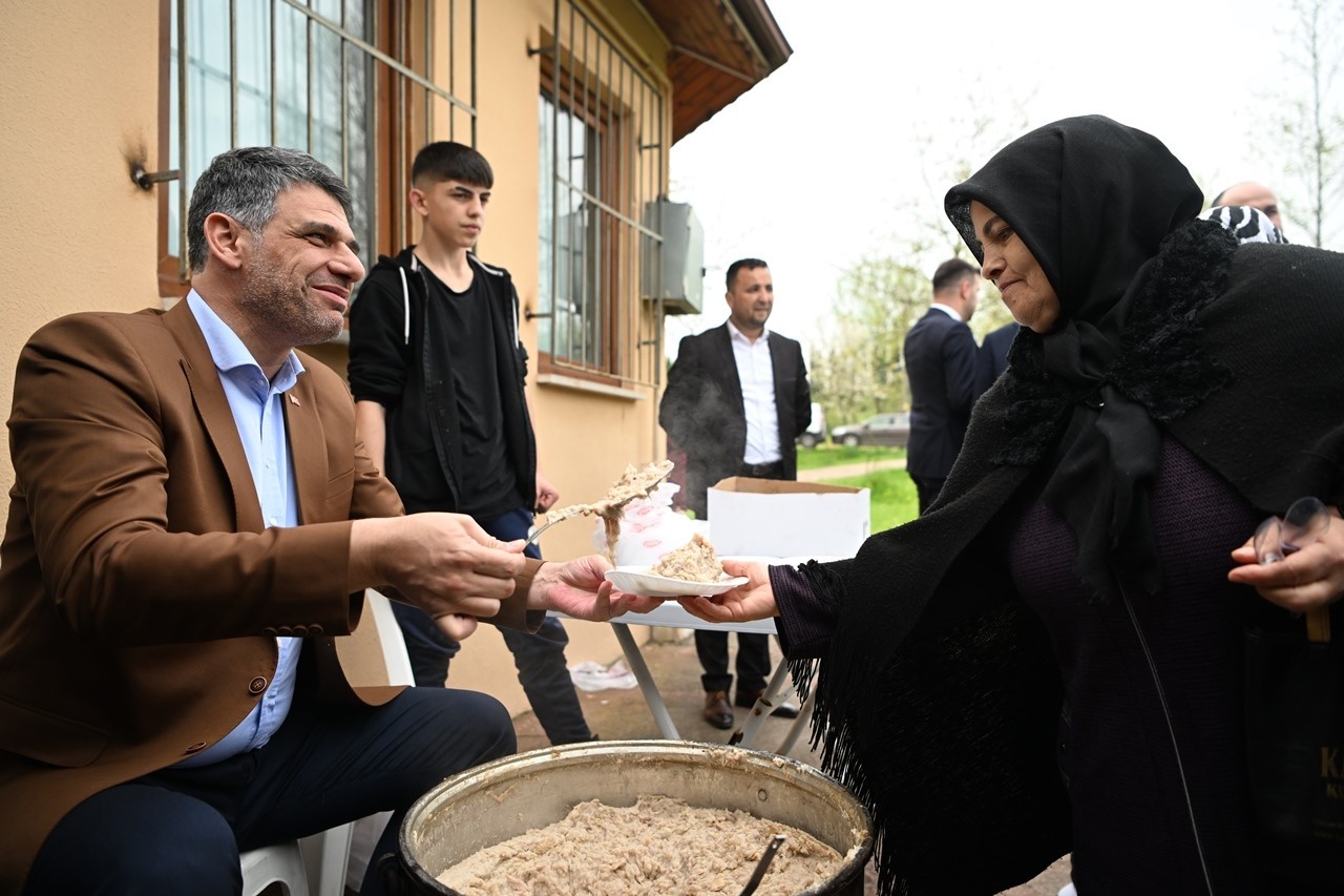 KARTEPE BELEDİYE BAŞKANI MUSTAFA KOCAMAN, RAMAZAN BAYRAMINDA VATANDAŞLARIN BAYRAMINI KUTLAYARAK