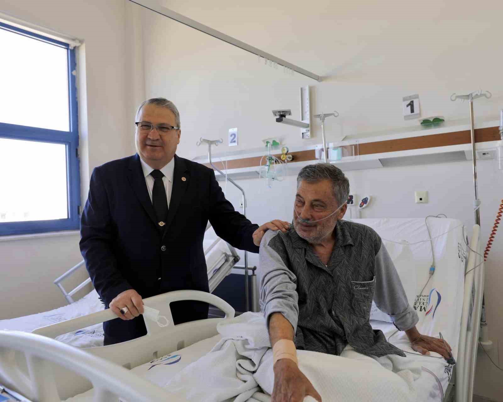 YUNUSEMRE BELEDİYE BAŞKANI DR. MEHMET ÇERÇİ, TERAVİH NAMAZI KILARKEN KALP