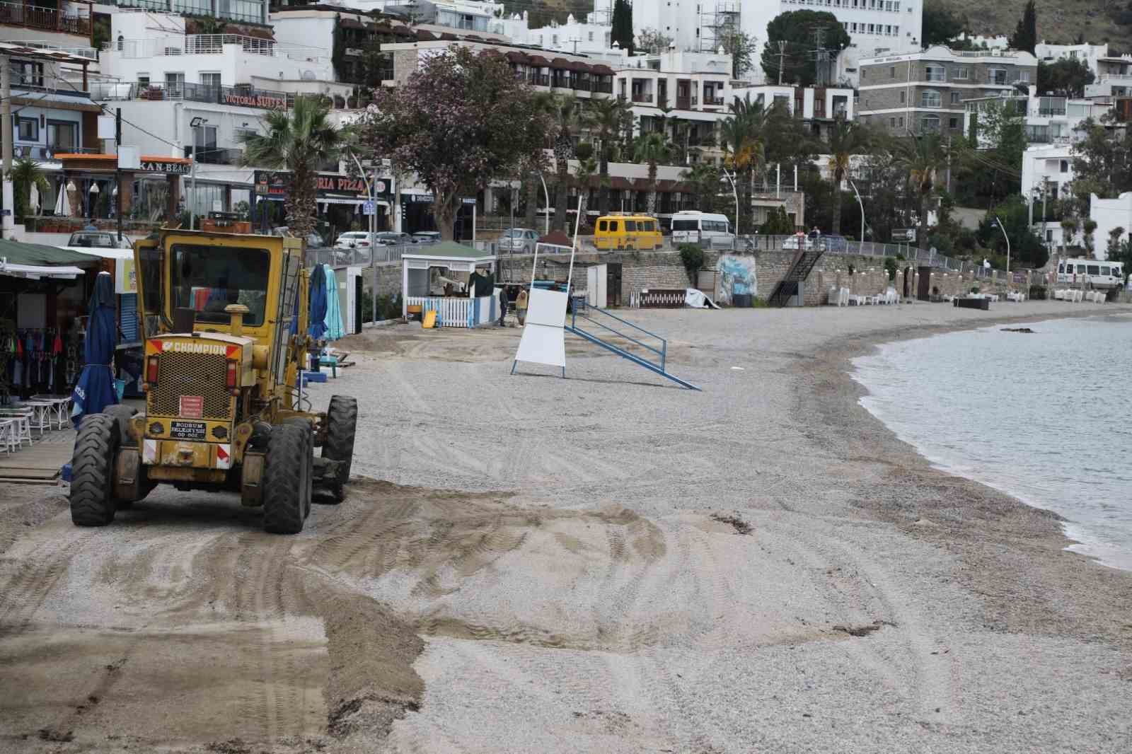 BELEDİYE HALK PLAJLARINDA SON HAZIRLIKLAR YAPILIYOR