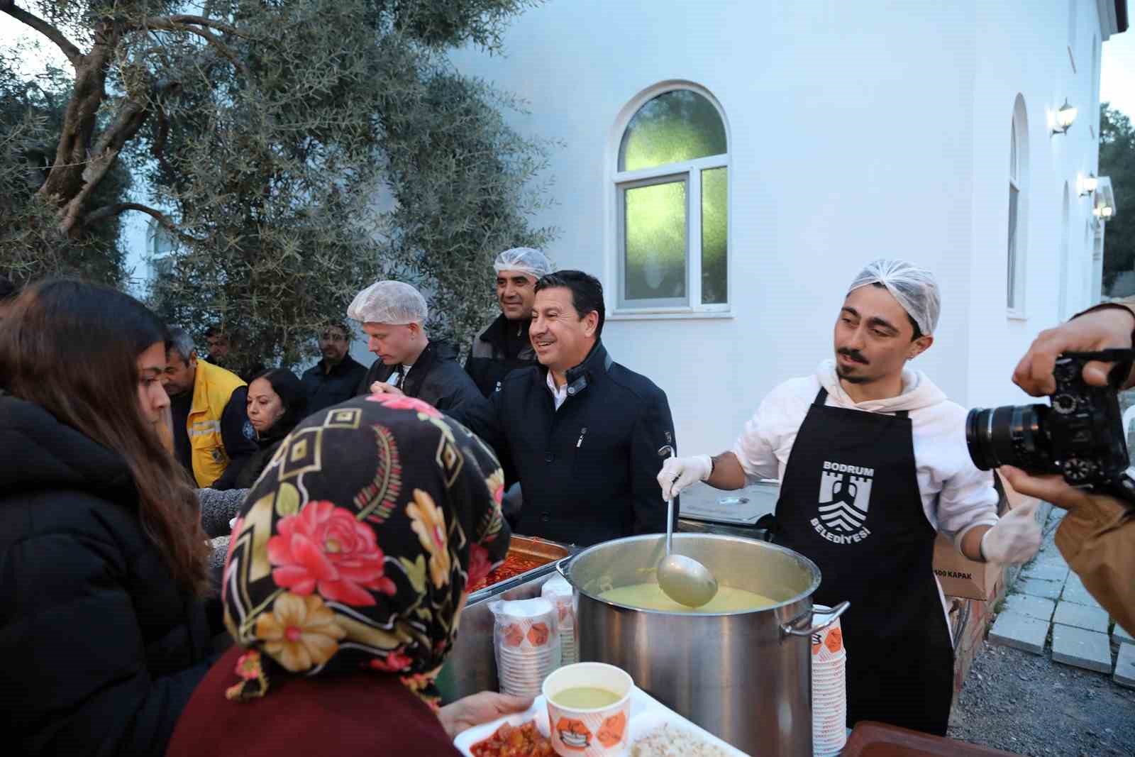 BODRUM BELEDİYESİ’NİN İFTAR PROGRAMLARI KAPSAMINDA KARAOVA BÖLGESİ MAHALLELERİNDE BAŞKAN ARAS