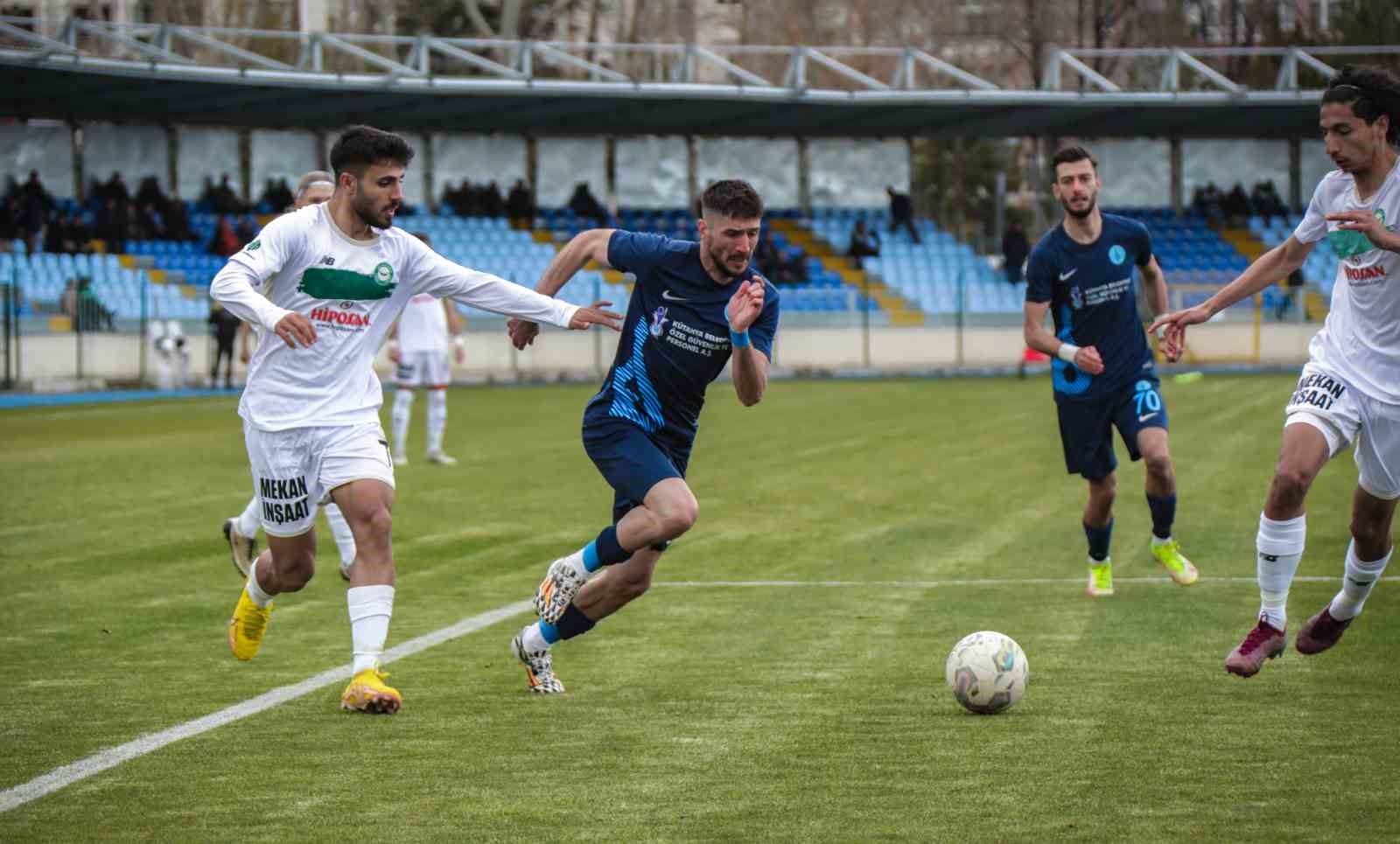 BELEDİYE KÜTAHYASPOR ZİRVE MÜCADELESİNİ SÜRDÜRDÜ