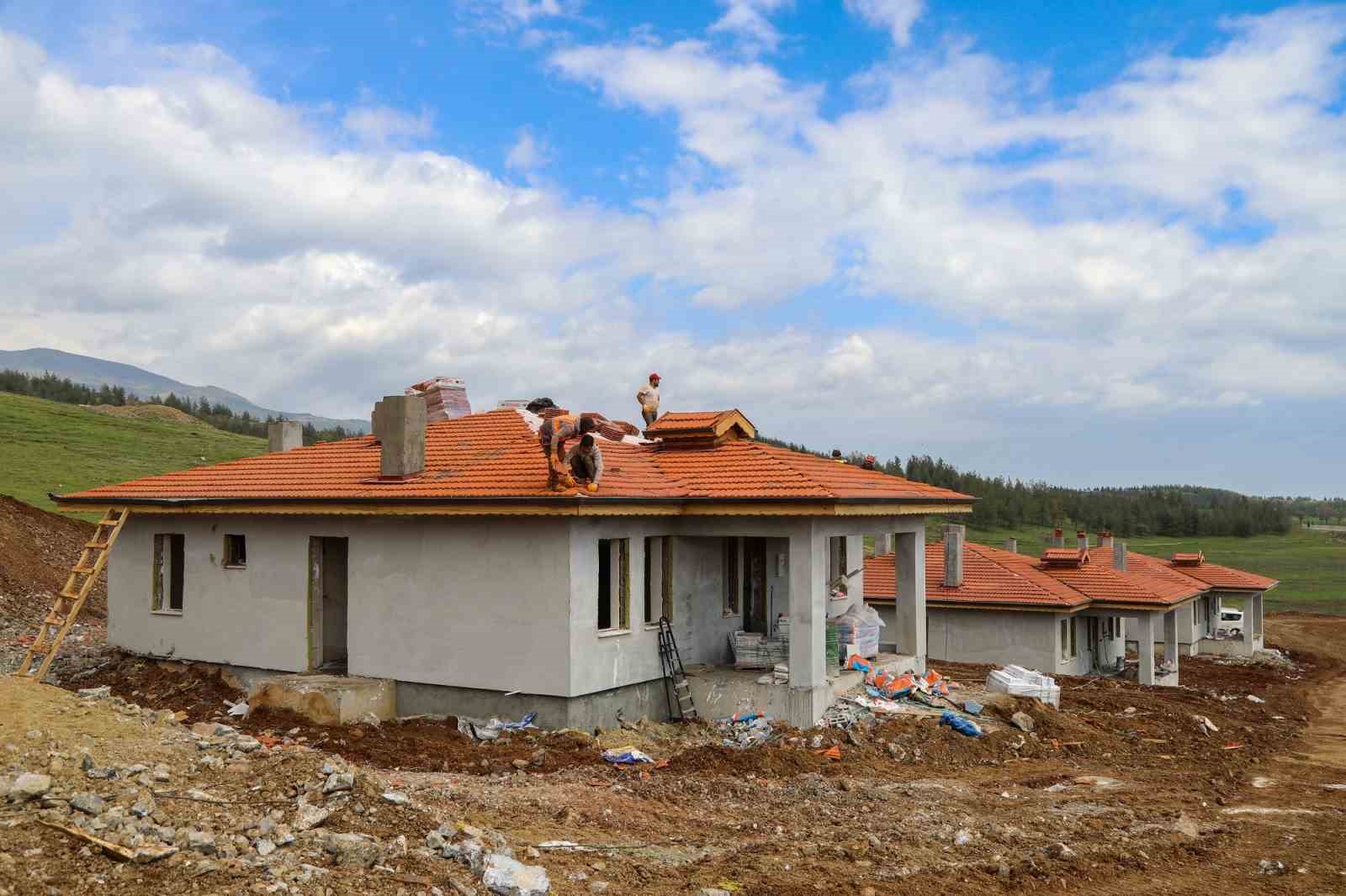 ŞAHİN, NURDAĞI’NDA YAPIMINDA SONA GELİNEN BELPINAR KÖYÜ’NÜ ZİYARET ETTİ