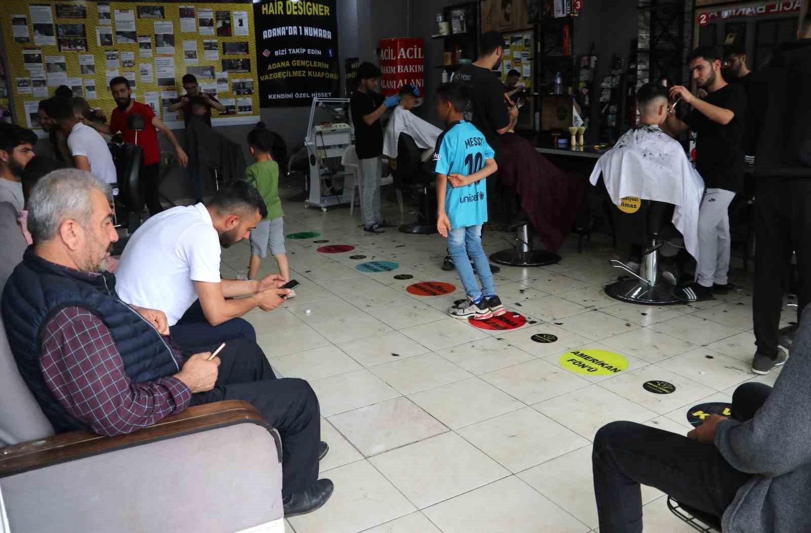 RAMAZAN BAYRAMI ÖNCESİNDE BERBERLERDE YOĞUNLUK EN ÜST DÜZEYE ULAŞTI.