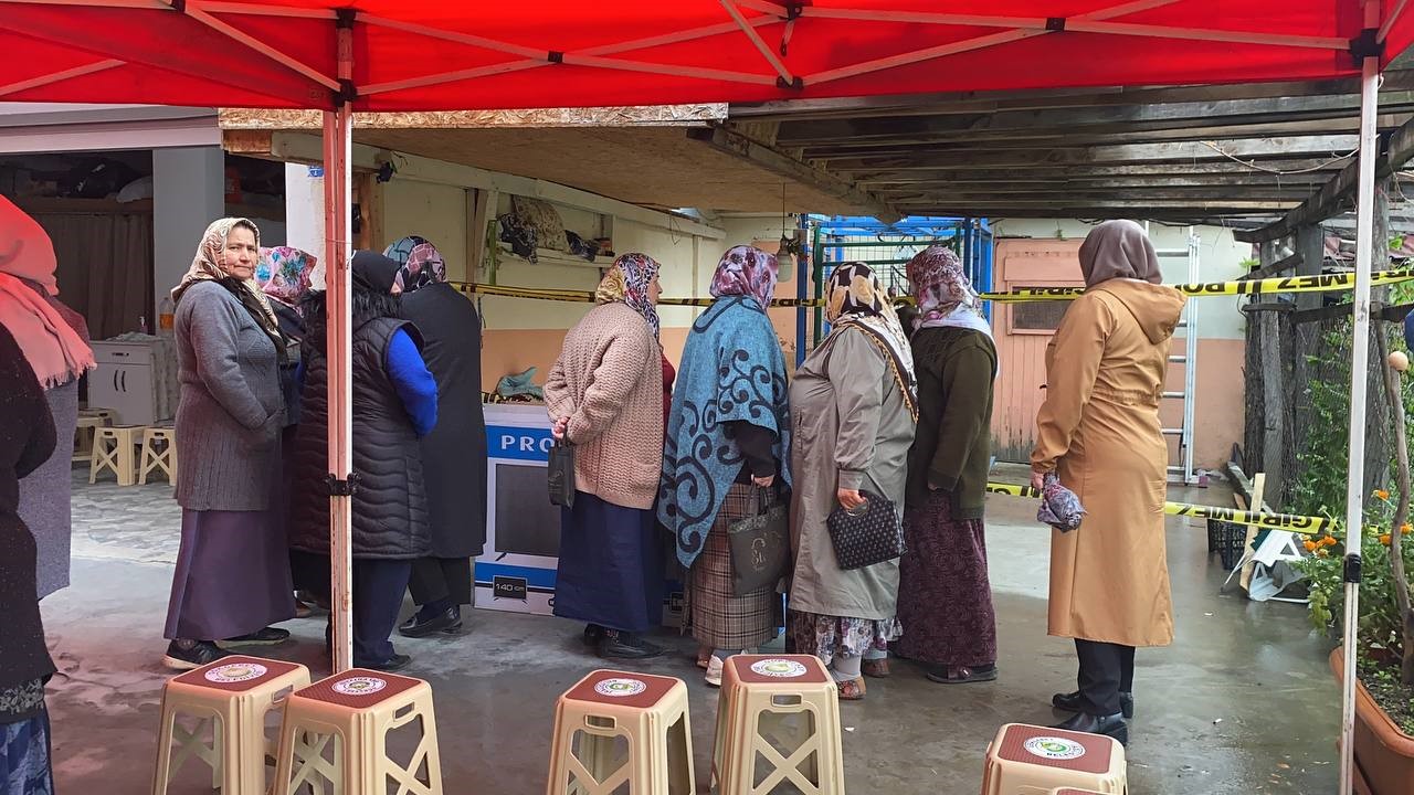ZONGULDAK'IN GÖKÇEBEY İLÇESİNDE BEŞ GÜN ÖNCE EVLENEN YAŞLI ÇİFTİN BİNDİĞİ