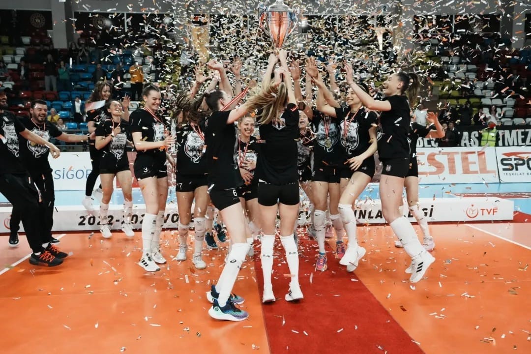 BEŞİKTAŞ, KADINLAR VOLEYBOL 1. LİGİ’NDE ŞAMPİYON OLARAK SULTANLAR LİGİ’NE ÇIKTI.