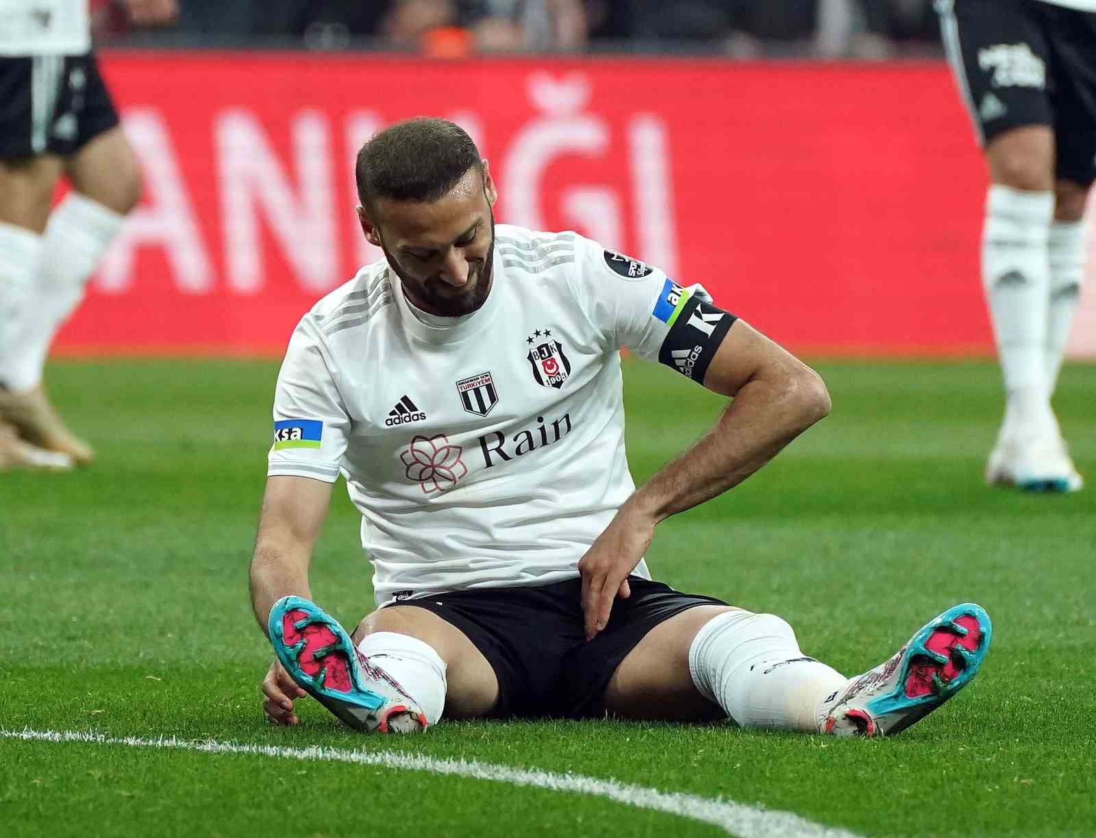 DÜN AKŞAM OYNANAN GİRESUNSPOR MAÇINDA SAKATLANAN BEŞİKTAŞ'IN GOLCÜ FUTBOLCUSU CENK