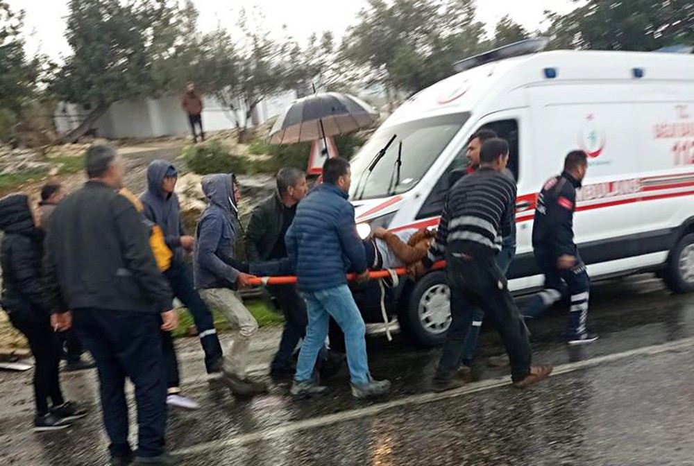 MERSİN'İN ERDEMLİ İLÇESİNDE BETON MİKSERİNİN KONTROLDEN ÇIKARAK DEVRİLMESİ SONUCU MEYDANA