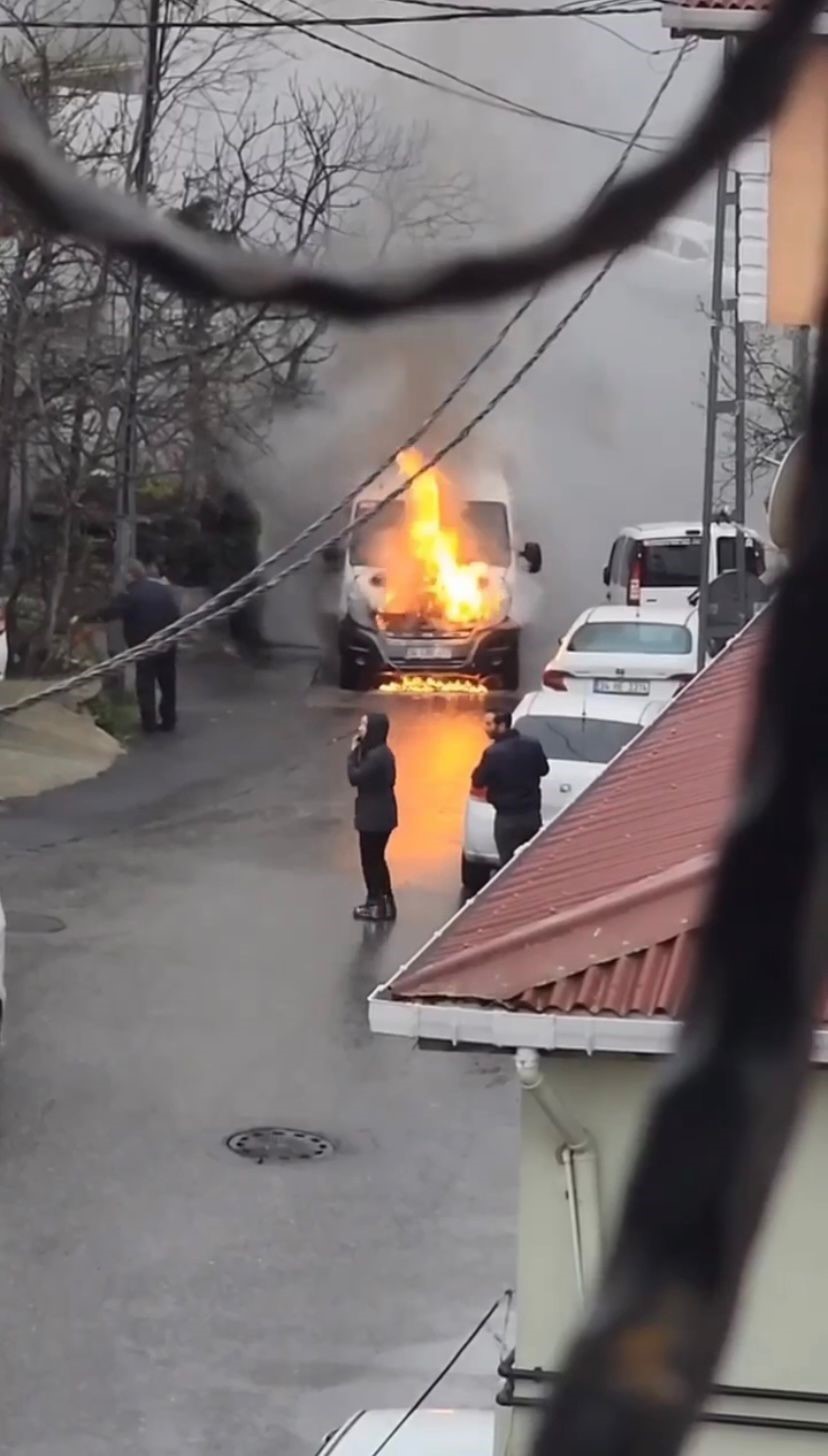 BEYKOZ’DA OKUL SERVİSİ ALEV ALEV YANDI
